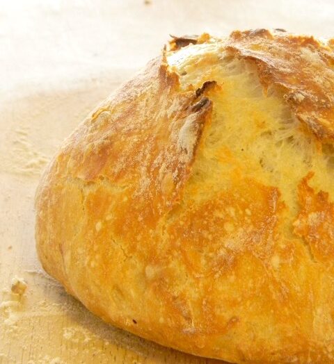 No Knead Roasted Garlic Crusty Bread